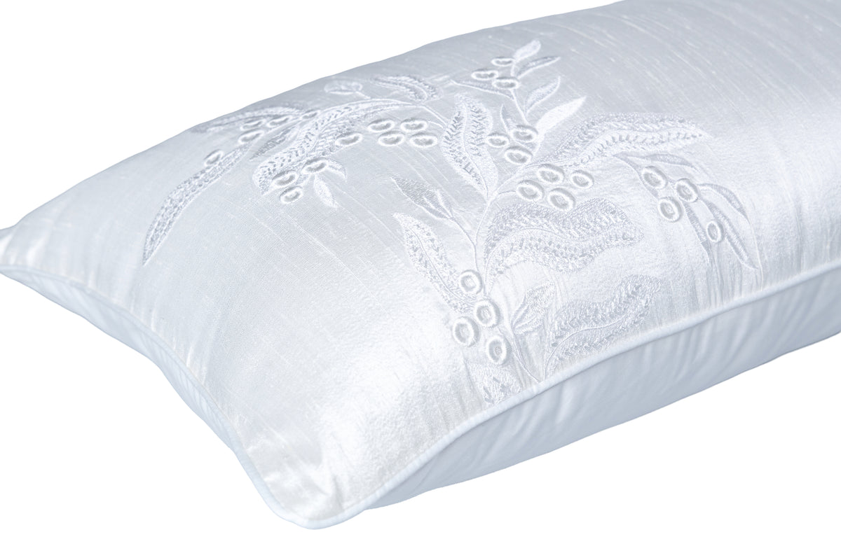 Almofada Pages Blanches Shantung de Seda Off-White Bordado Exclusivo 40x80