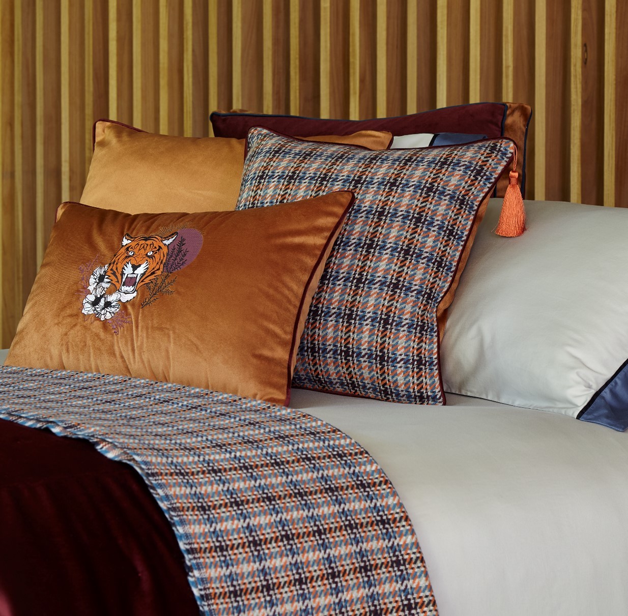 Almofada Love By Sun And Moon Veludo Bordado Tigre 40X60