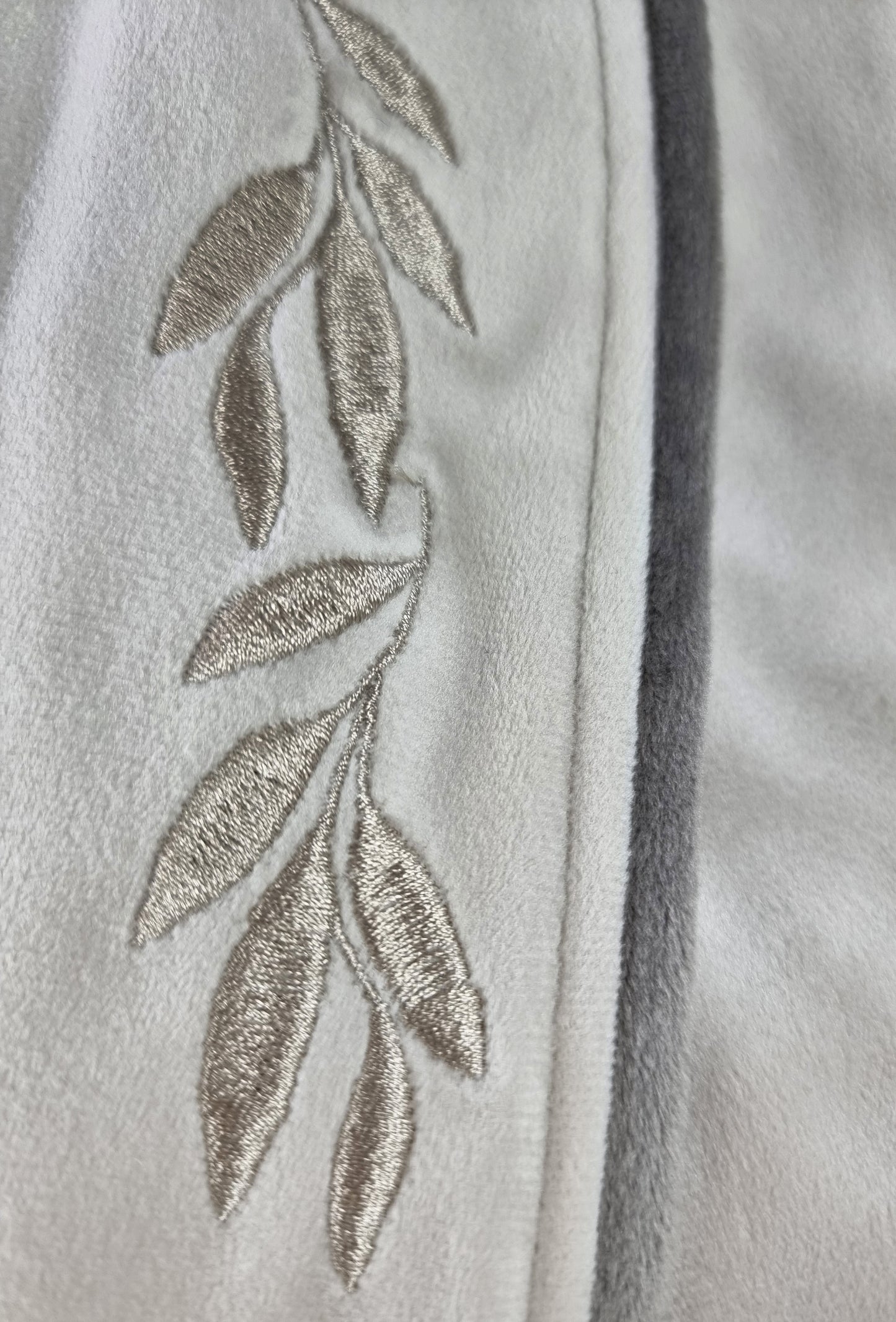 Robe Prado Veludo Creme Bordado Tamanho Único - Muguet Home
