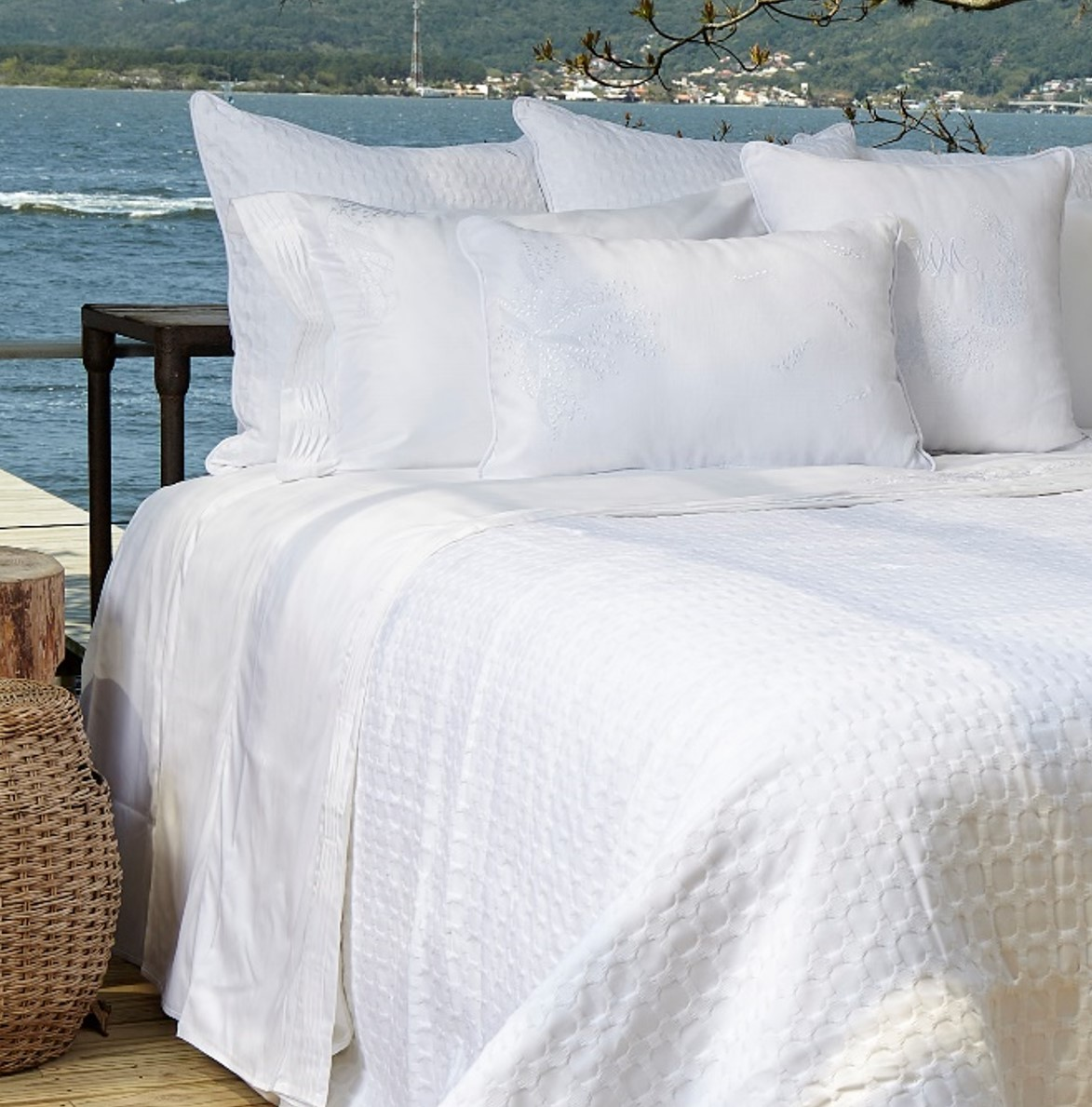 Almofada Maison Muguet Linho Branco Bordada 40x60 - Muguet Home