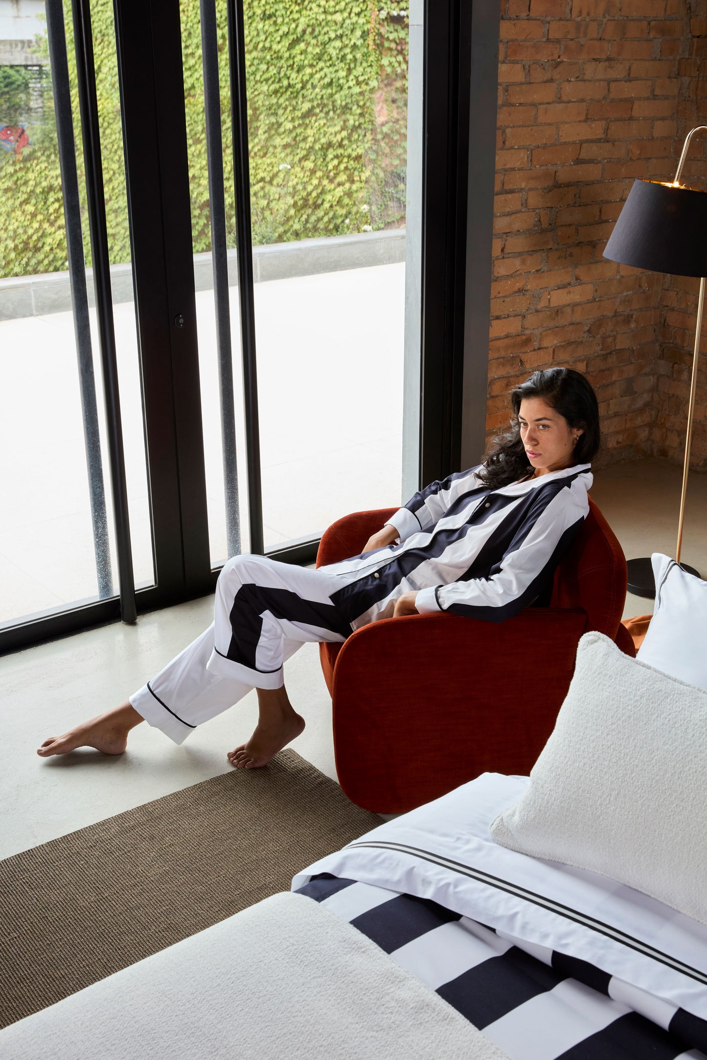 Pijama Rayé Feminino Longo Listrado P&B 600 Fios