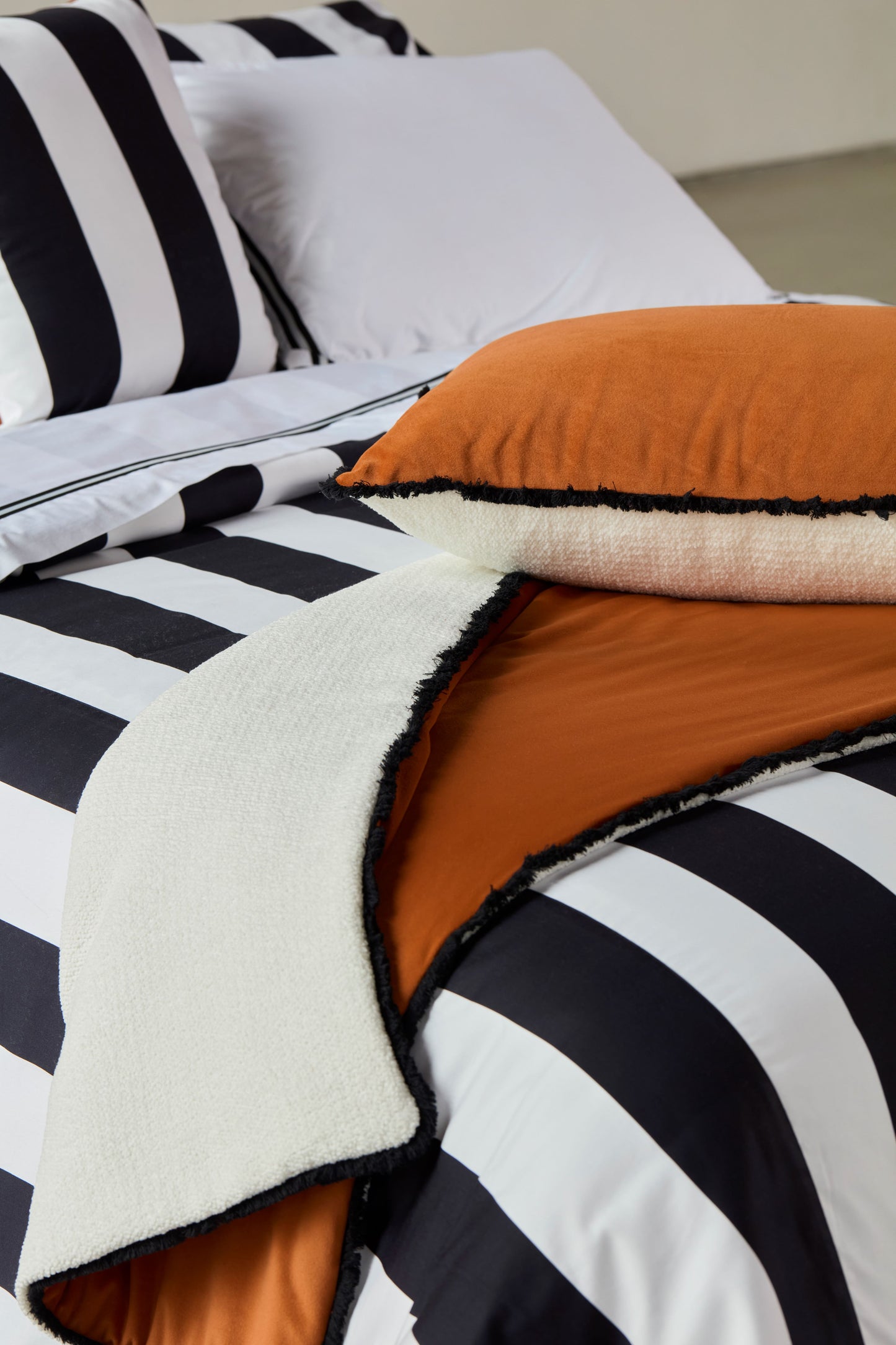 Almofada Rayé Veludo Páprica Tweed Branco Marabu 40x80