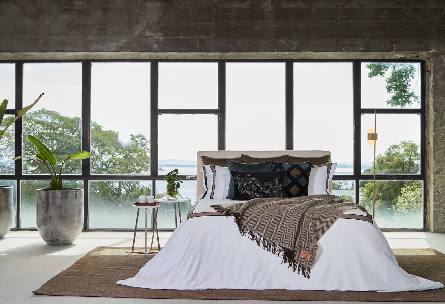 Fronha Avulsa Boteh 600 Fios Branco/Marrom Camurça/Preto