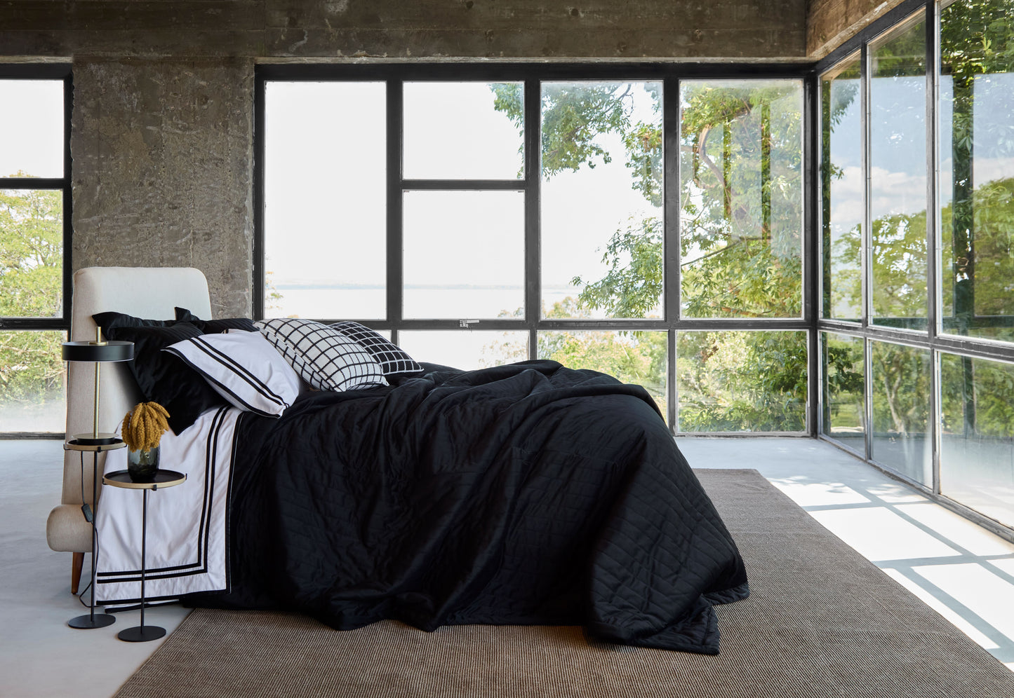 Porta Travesseiro Emperador Veludo Matelassado Preto