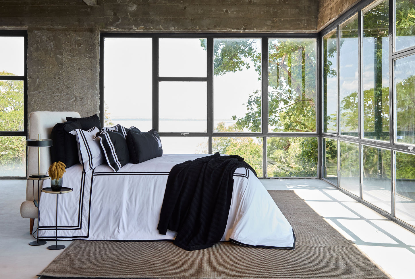 Fronha Avulsa Emperador 600 fios Branco/Preto