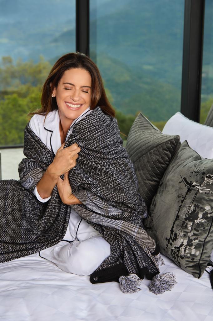 Manta Tricô Araucária Jacquard Preto/Basal/Bco Pompons 2,20X2,50 - Muguet Home