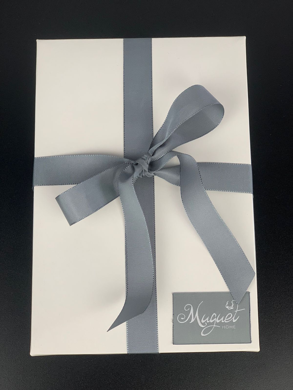 Caixa com duas toalhas de lavabo bordadas Árvore Natal