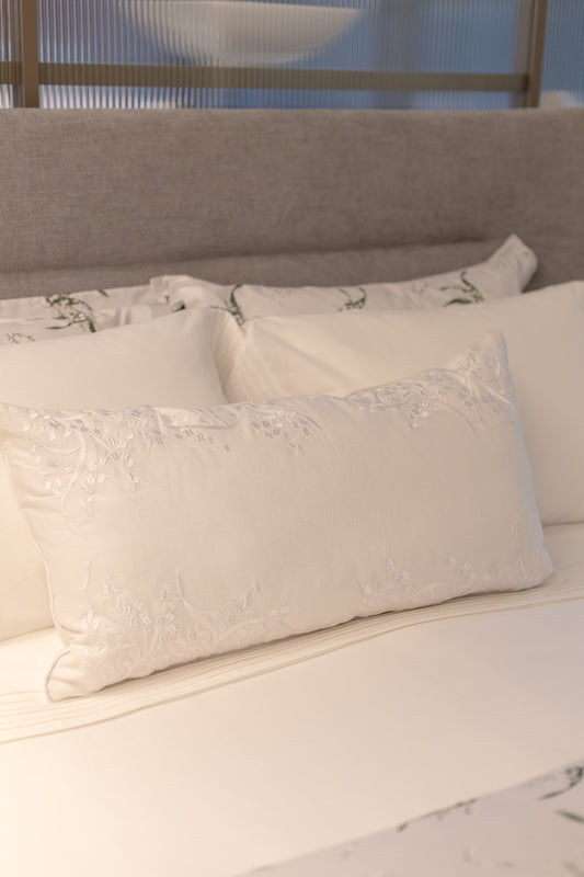 Almofada Les Muguets Linho Branco Bordada 40x80 - Muguet Home