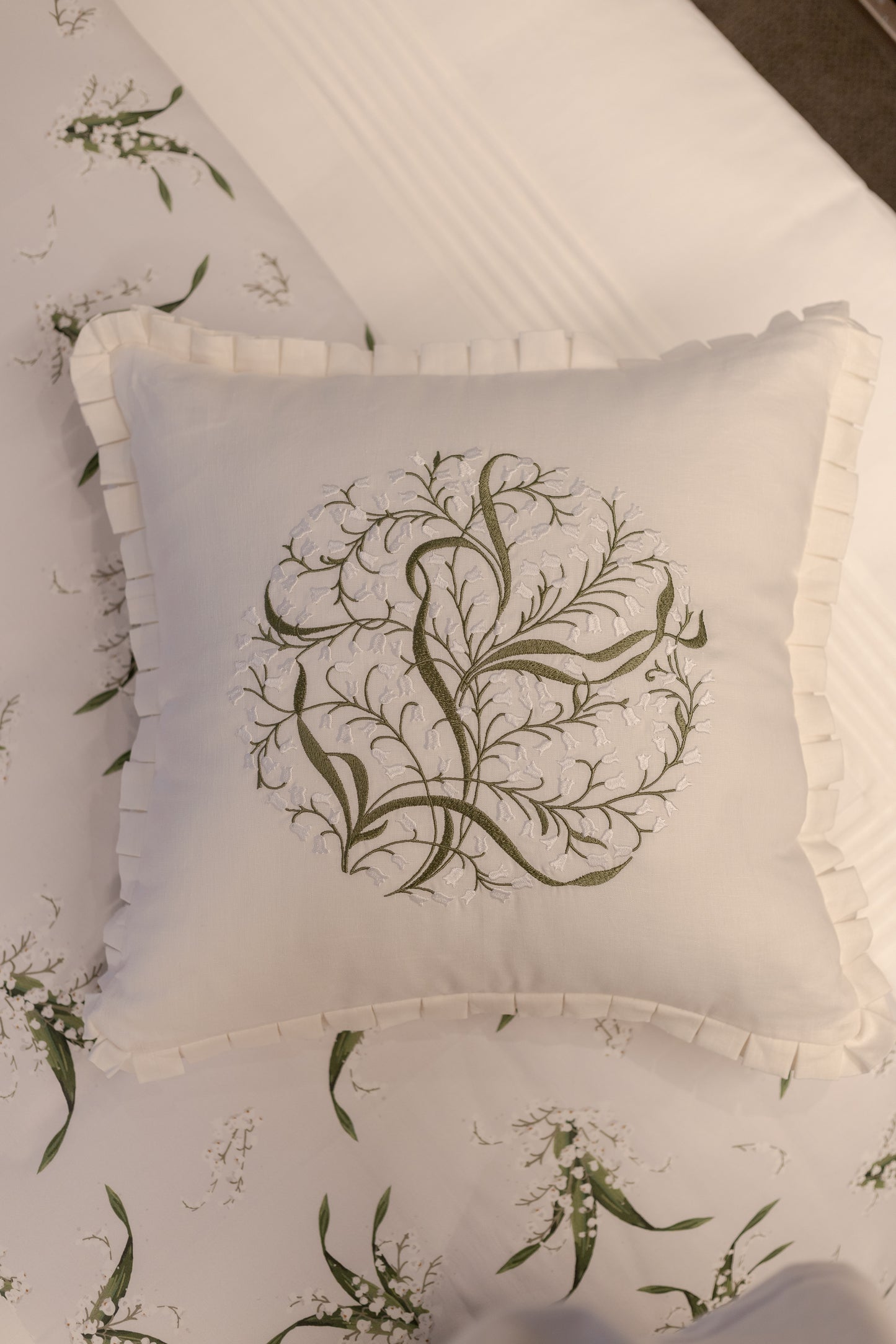 Almofada Les Muguets Linho Branco Bordada 50x50 - Muguet Home