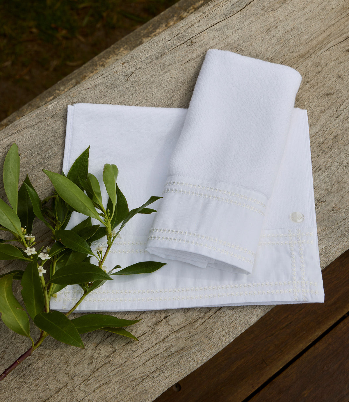 Toalha De Lavabo Pages Blanches Barrado Em Linho Branco Bordado