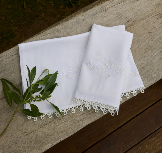 Toalha De Visita Pages Blanches Atoalhado Sobreposição Linho Branco Bordado - Muguet Home